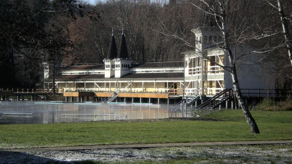 Kaiser Apartman Heviz Bagian luar foto