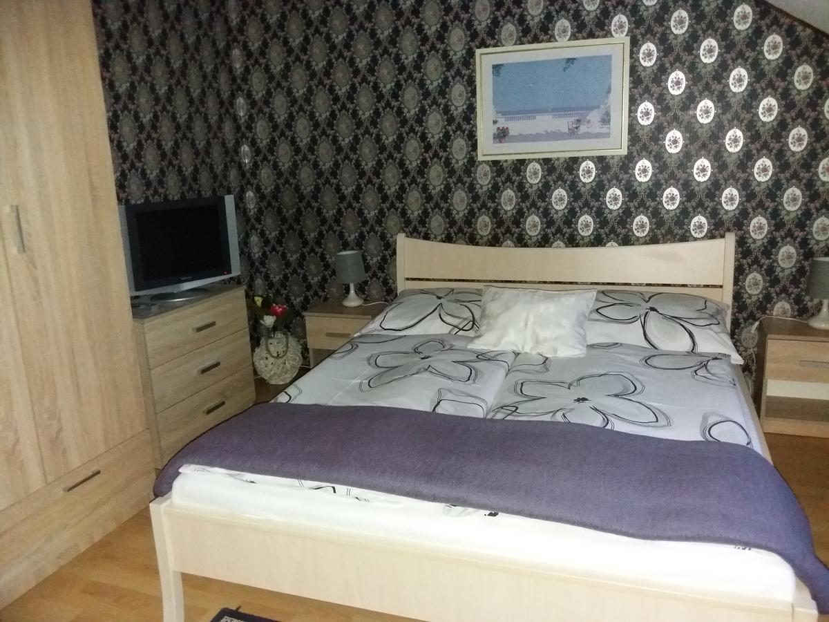 Kaiser Apartman Heviz Bagian luar foto